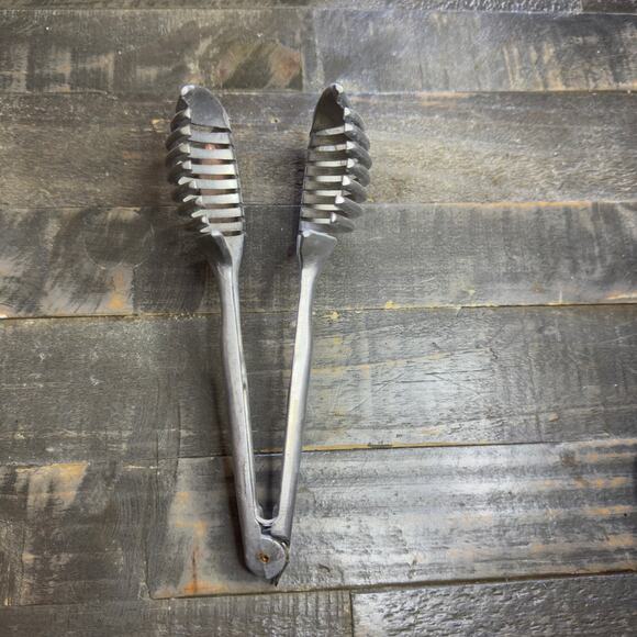 Vintage Aluminum Egg Or Vegetable Slicer, Kitchen Accessories - Picture 2 of 3